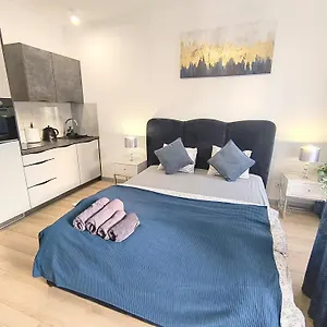 Private Parking, Secure Building - Old Town & Main Station Apartament